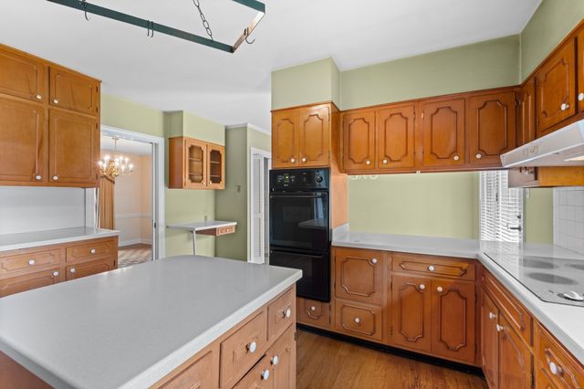 305 Castle Heights Ave, Lebanon, TN 37087