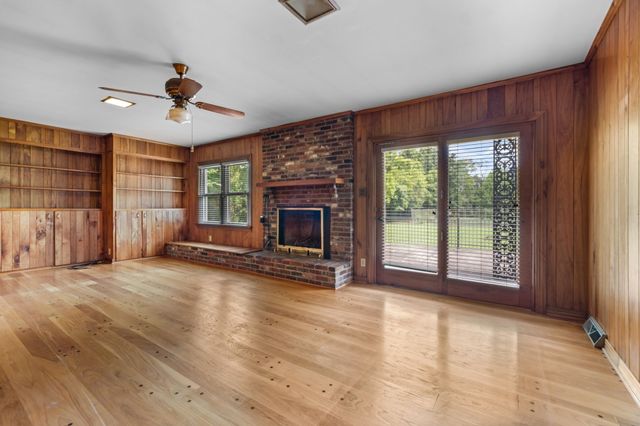 305 Castle Heights Ave, Lebanon, TN 37087