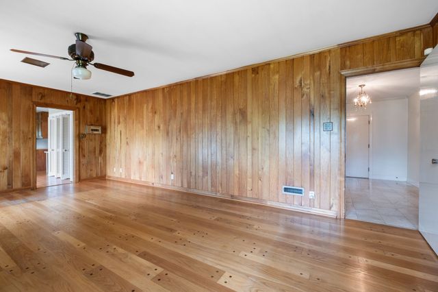 305 Castle Heights Ave, Lebanon, TN 37087