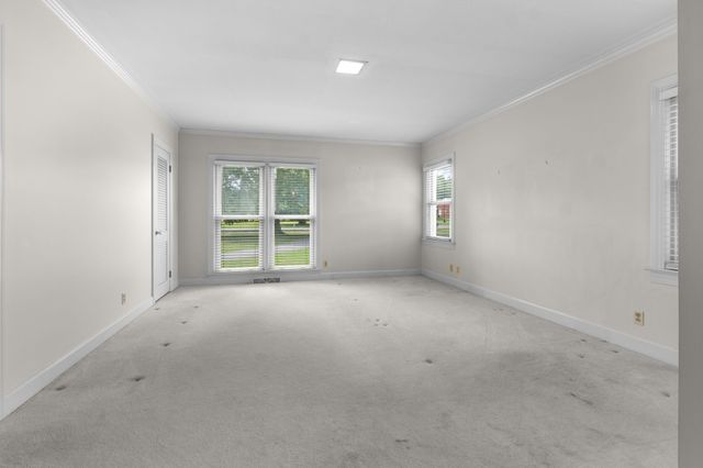 305 Castle Heights Ave, Lebanon, TN 37087