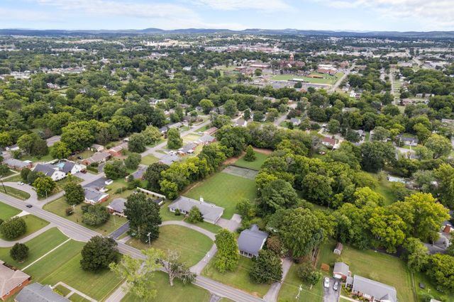 305 Castle Heights Ave, Lebanon, TN 37087