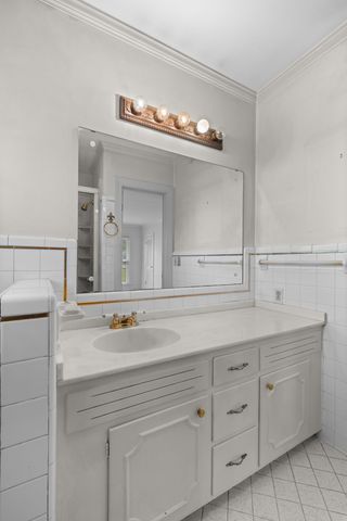 305 Castle Heights Ave, Lebanon, TN 37087