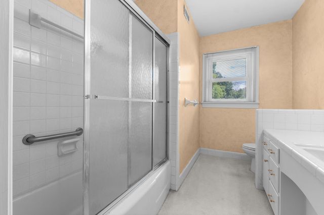 305 Castle Heights Ave, Lebanon, TN 37087