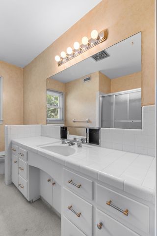 305 Castle Heights Ave, Lebanon, TN 37087