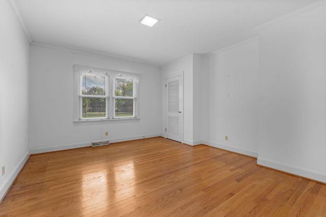 305 Castle Heights Ave, Lebanon, TN 37087