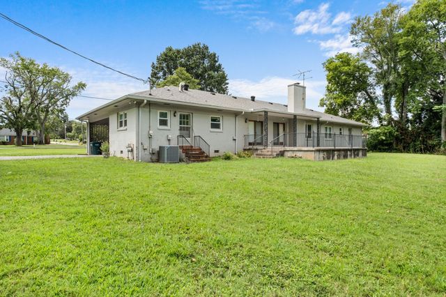 305 Castle Heights Ave, Lebanon, TN 37087