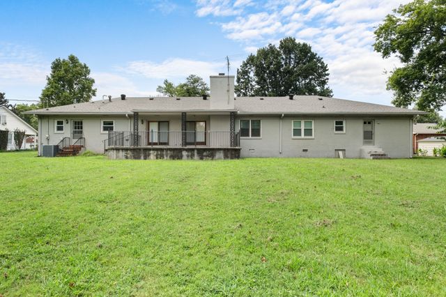 305 Castle Heights Ave, Lebanon, TN 37087