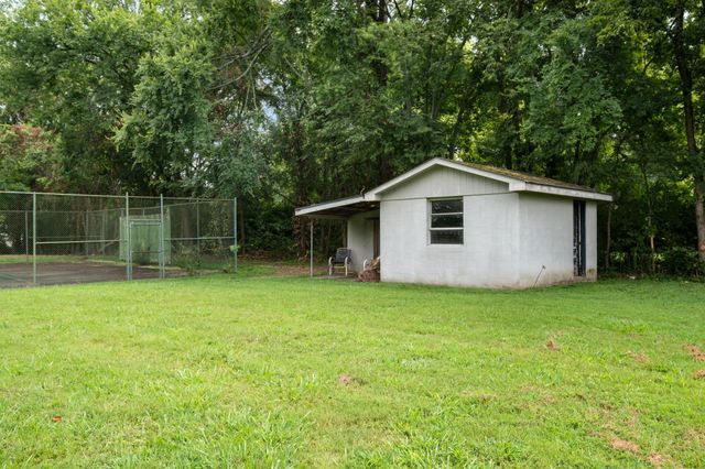 305 Castle Heights Ave, Lebanon, TN 37087