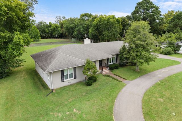 305 Castle Heights Ave, Lebanon, TN 37087