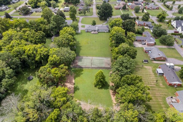 305 Castle Heights Ave, Lebanon, TN 37087