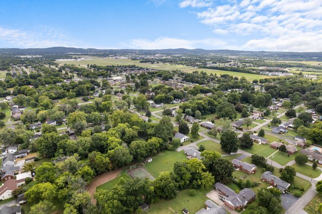 305 Castle Heights Ave, Lebanon, TN 37087