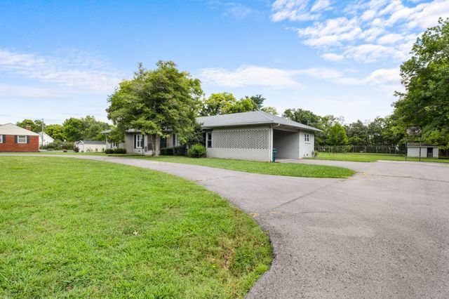 305 Castle Heights Ave, Lebanon, TN 37087