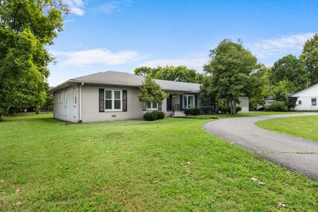 305 Castle Heights Ave, Lebanon, TN 37087