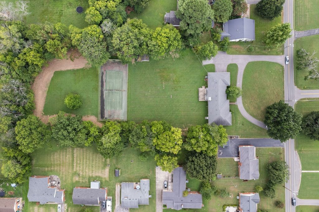 305 Castle Heights Ave, Lebanon, TN 37087