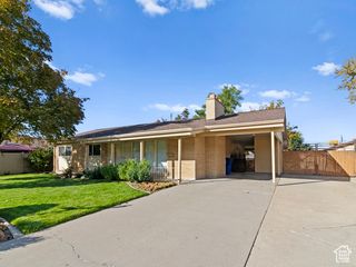 10442 S CARNATION DR, White City, UT 84094