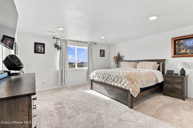 11769 N Banford LN, Rathdrum, ID 83858