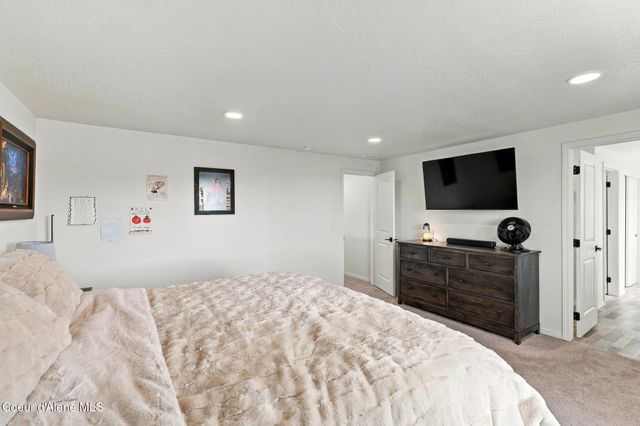 11769 N Banford LN, Rathdrum, ID 83858