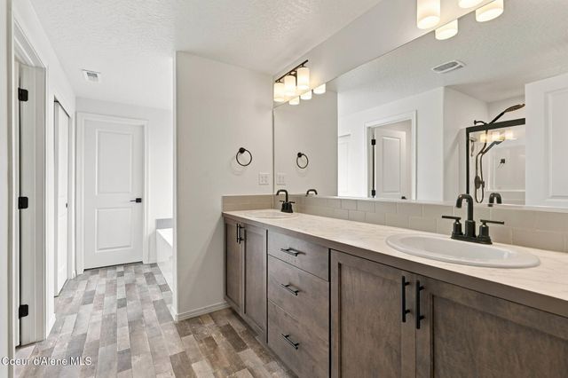 11769 N Banford LN, Rathdrum, ID 83858