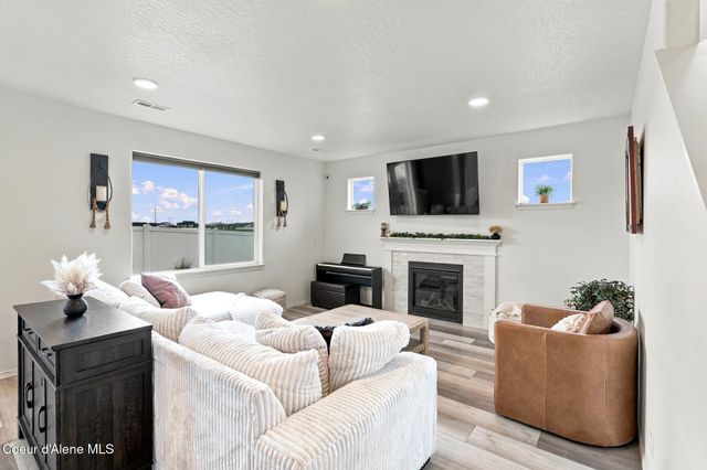 11769 N Banford LN, Rathdrum, ID 83858