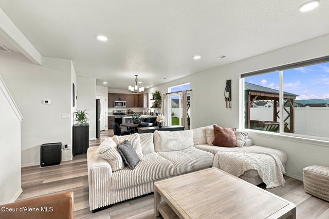 11769 N Banford LN, Rathdrum, ID 83858