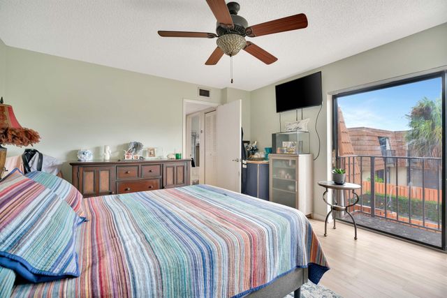 148 Heritage Way, West Palm Beach, FL 33407