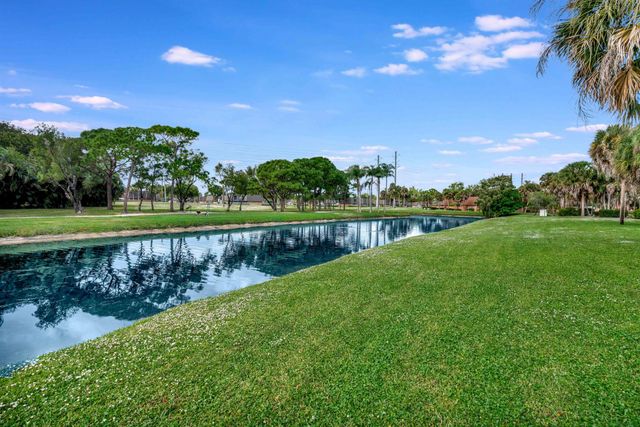 148 Heritage Way, West Palm Beach, FL 33407