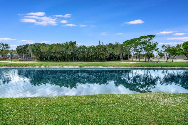 148 Heritage Way, West Palm Beach, FL 33407