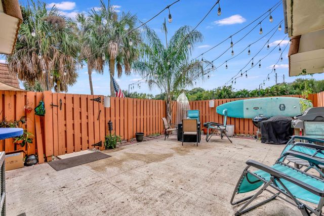 148 Heritage Way, West Palm Beach, FL 33407