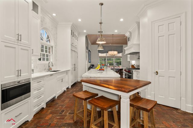 7211 Gilbert Drive, Shreveport, LA 71106