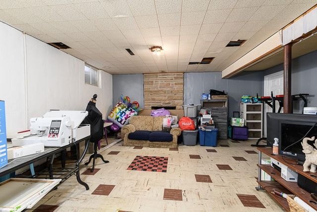 1103 W 19th Terrace, Lawrence, KS 66046