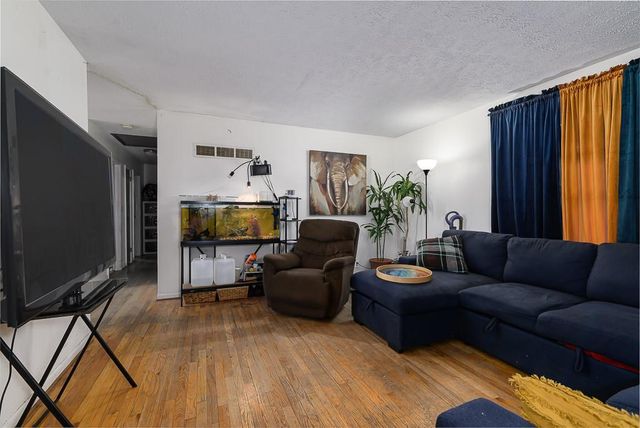 1103 W 19th Terrace, Lawrence, KS 66046