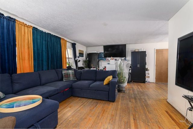 1103 W 19th Terrace, Lawrence, KS 66046