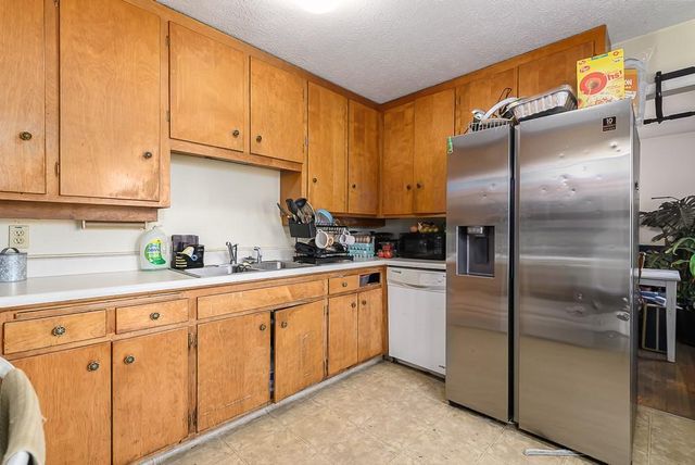 1103 W 19th Terrace, Lawrence, KS 66046