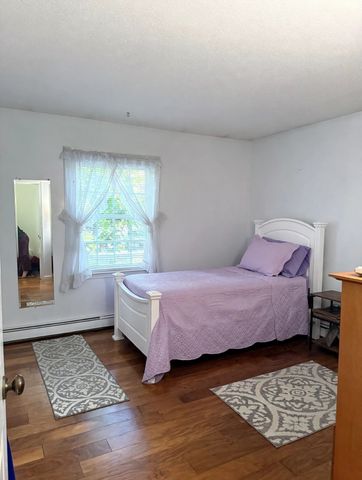 394 Bedford St, Lakeville, MA 02347