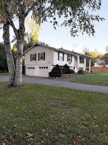 394 Bedford St, Lakeville, MA 02347