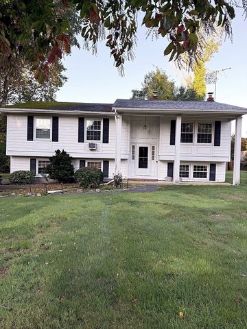 394 Bedford St, Lakeville, MA 02347