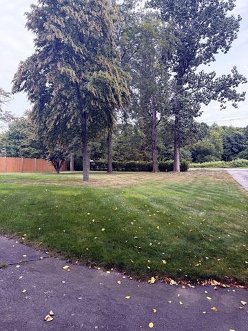 394 Bedford St, Lakeville, MA 02347