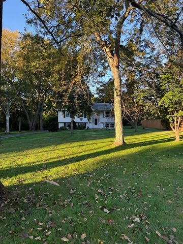 394 Bedford St, Lakeville, MA 02347