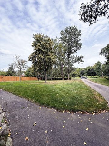 394 Bedford St, Lakeville, MA 02347