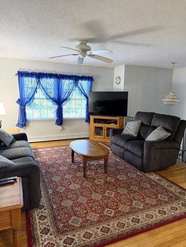 394 Bedford St, Lakeville, MA 02347
