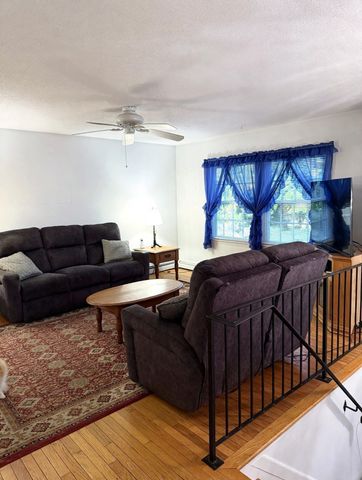 394 Bedford St, Lakeville, MA 02347