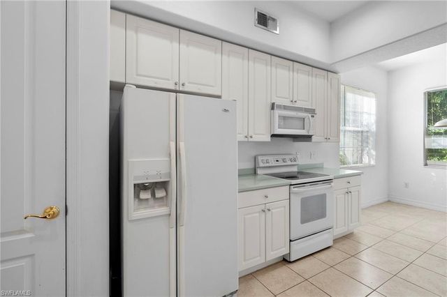 6010 Jonathans Bay CIR 102, Fort Myers, FL 33908