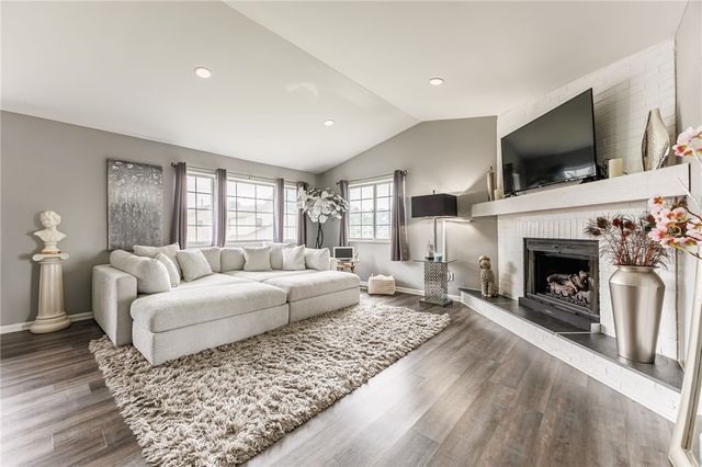 31A Veldor Park, Greece, NY 14612