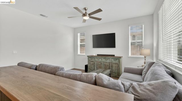 669 Longmont Dr, Oakley, CA 94561