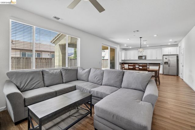 669 Longmont Dr, Oakley, CA 94561