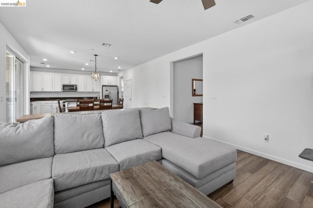 669 Longmont Dr, Oakley, CA 94561