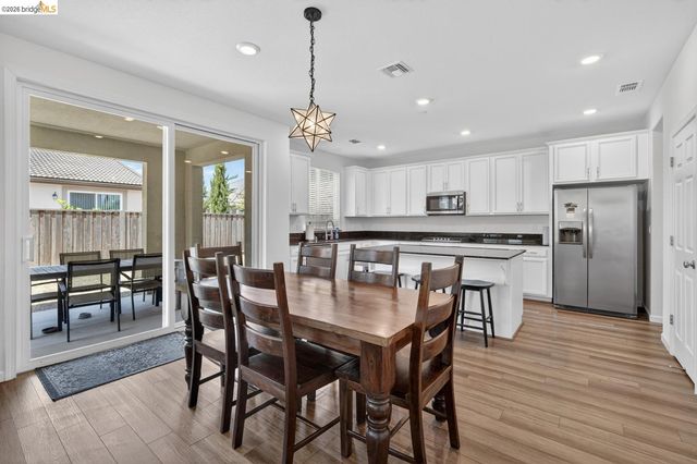 669 Longmont Dr, Oakley, CA 94561