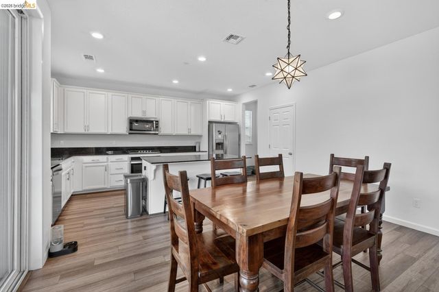 669 Longmont Dr, Oakley, CA 94561
