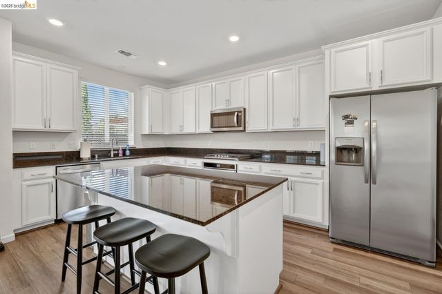 669 Longmont Dr, Oakley, CA 94561