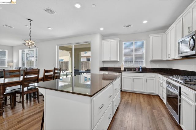 669 Longmont Dr, Oakley, CA 94561